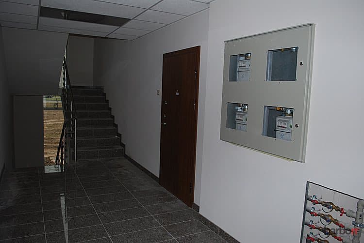 Palier d’immeuble équipé de portes blindées Barborr
