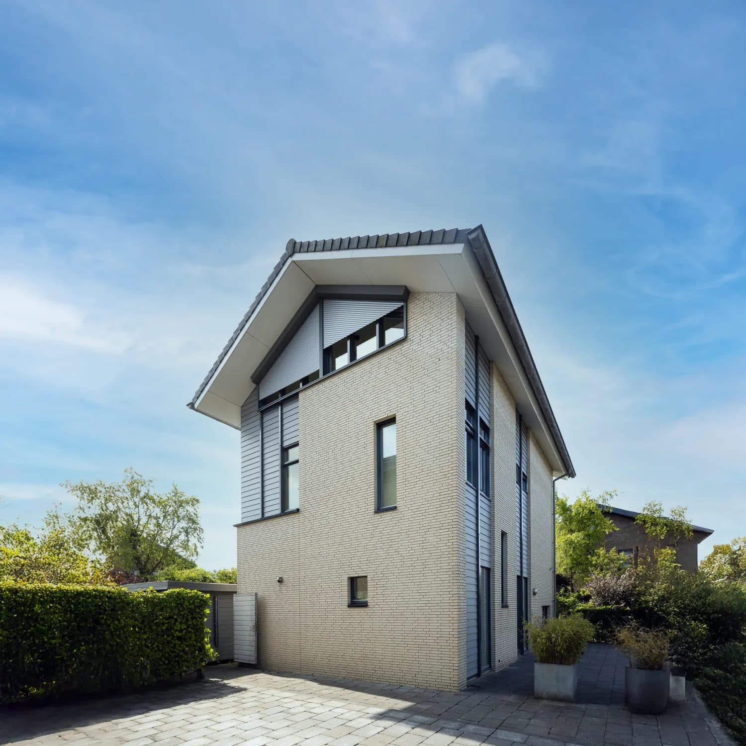 Maison de ville équipée de volets roulants Roma