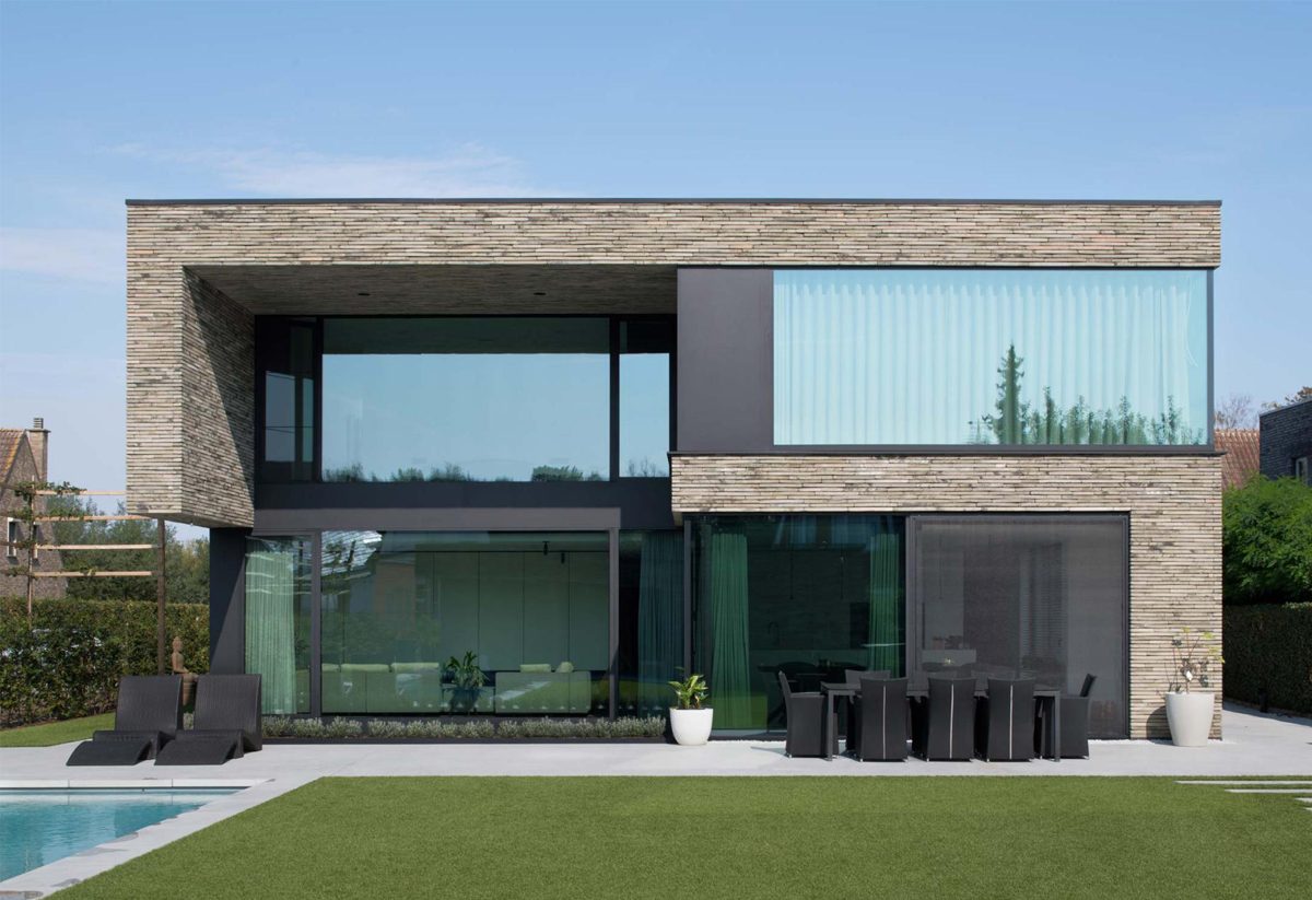 Klinkerhaus mit Pool und Aliplast Star 75 Aluminiumfenstern